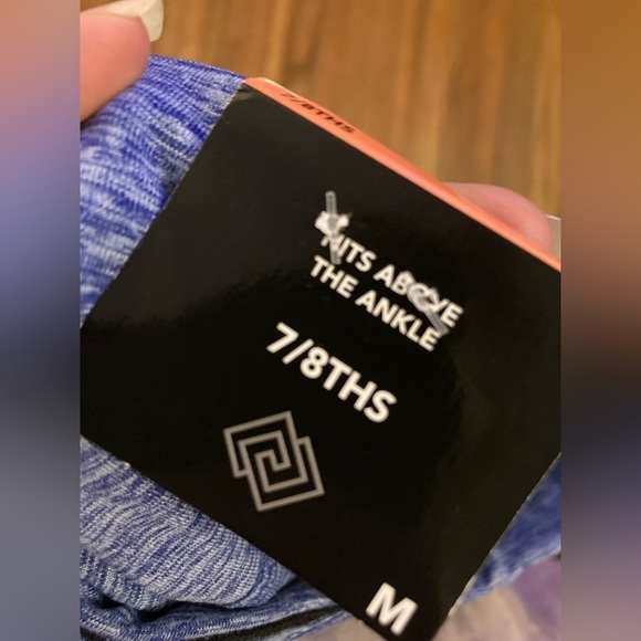 ZELOS size medium blue 7/8ths Capri LEGGINGS NWT - Picture 3 of 7